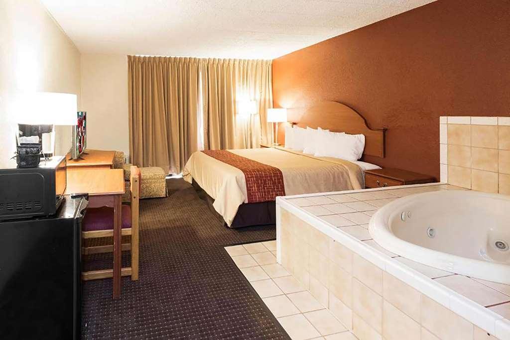Days Inn By Wyndham Williamsport Oda fotoğraf